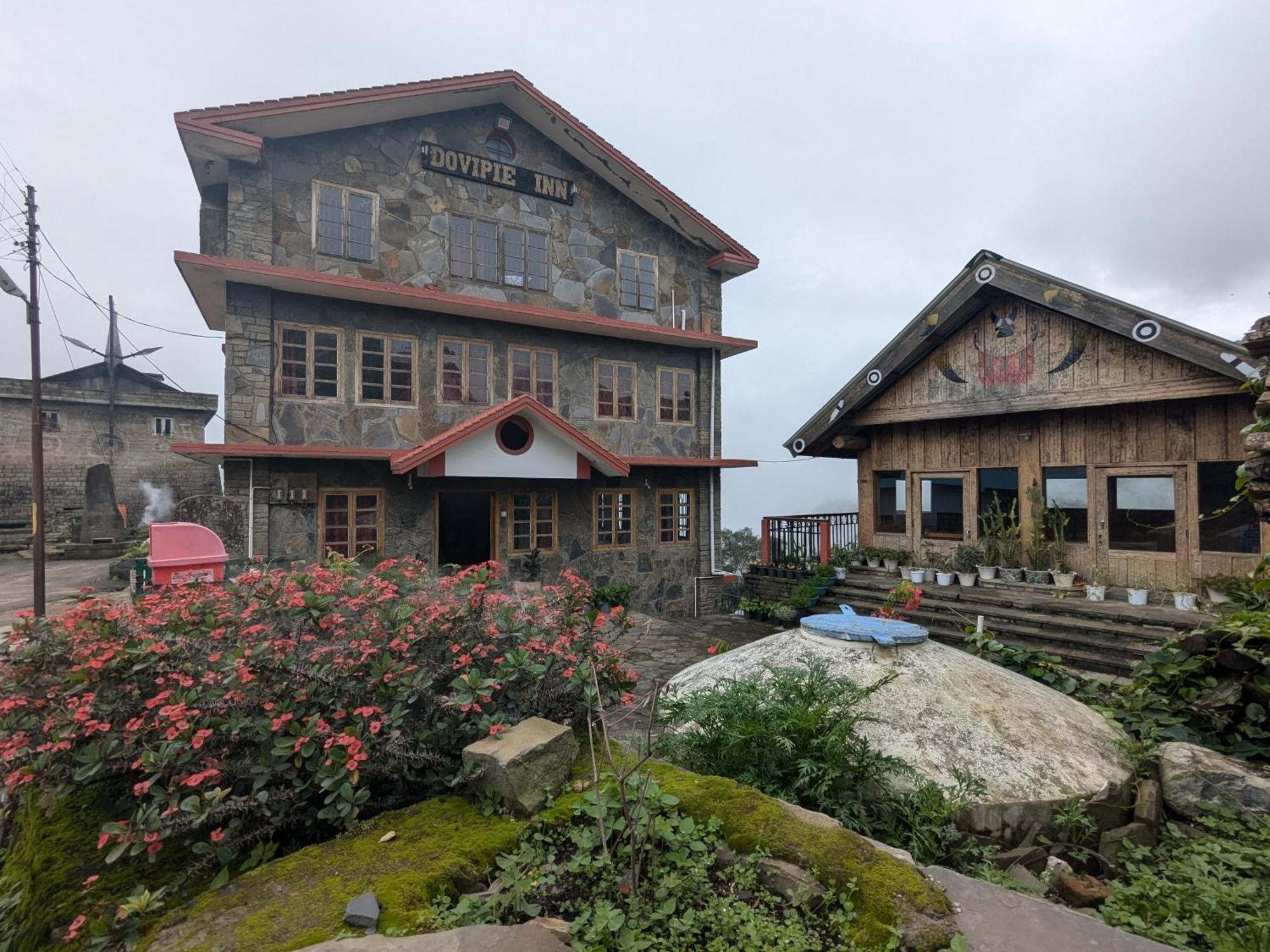 Dovipie Inn Kohima Exteriér fotografie