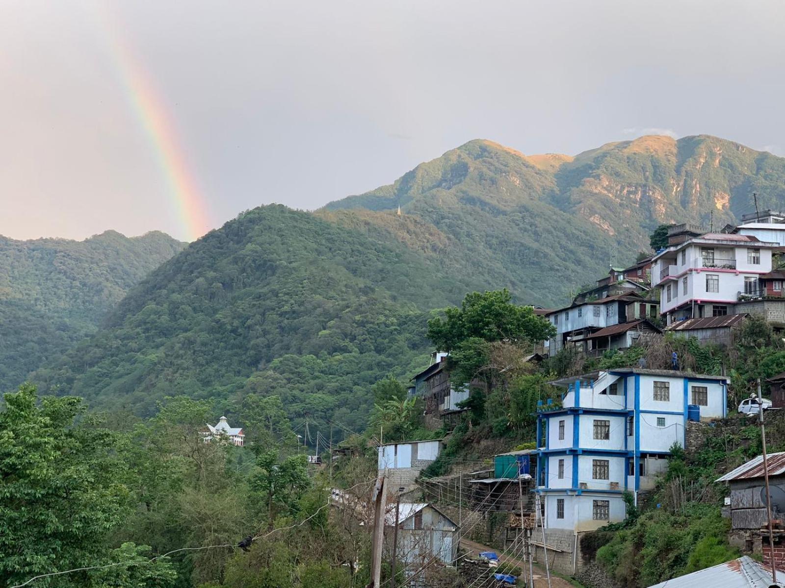 Dovipie Inn Kohima Exteriér fotografie