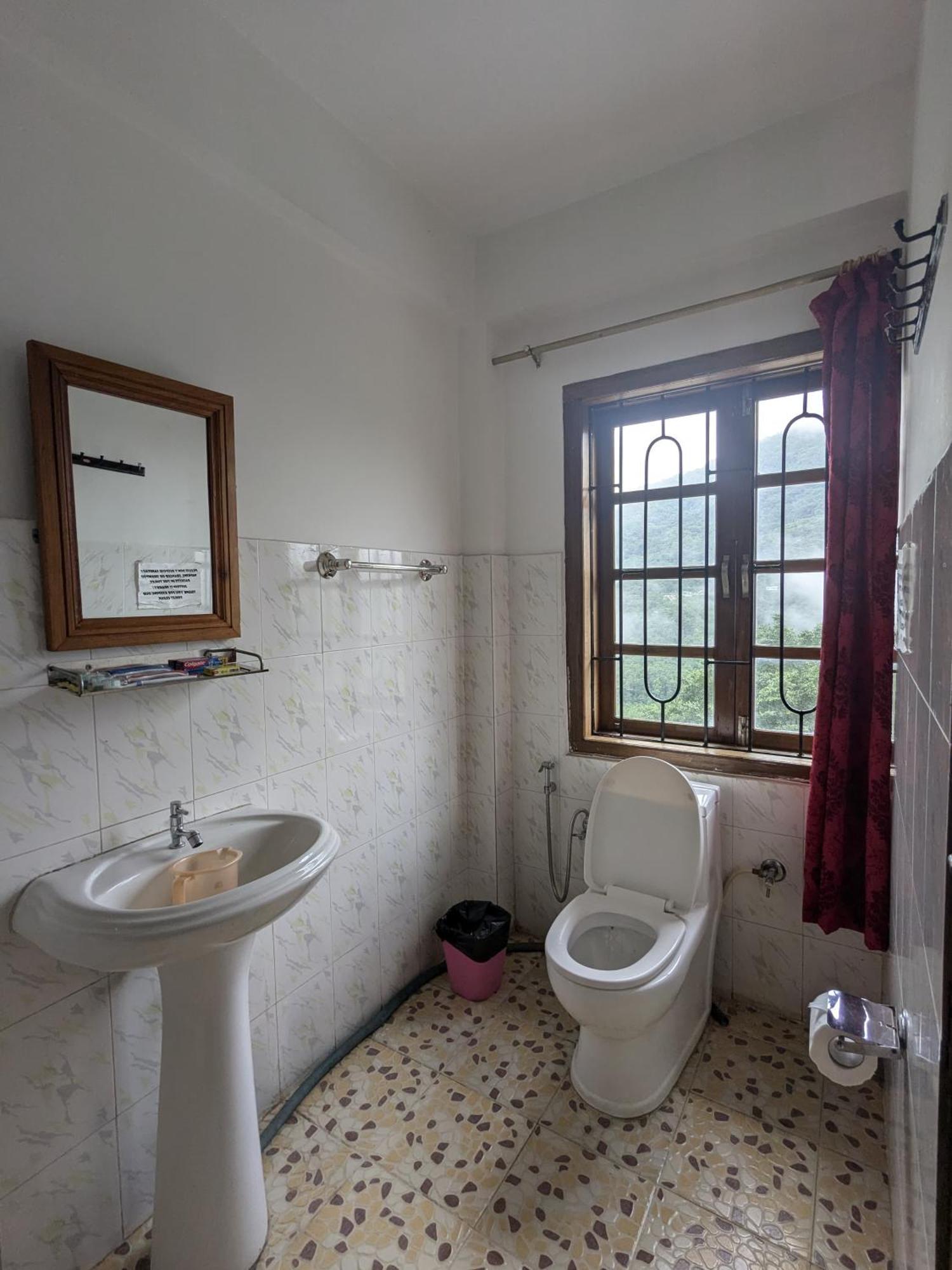 Dovipie Inn Kohima Exteriér fotografie