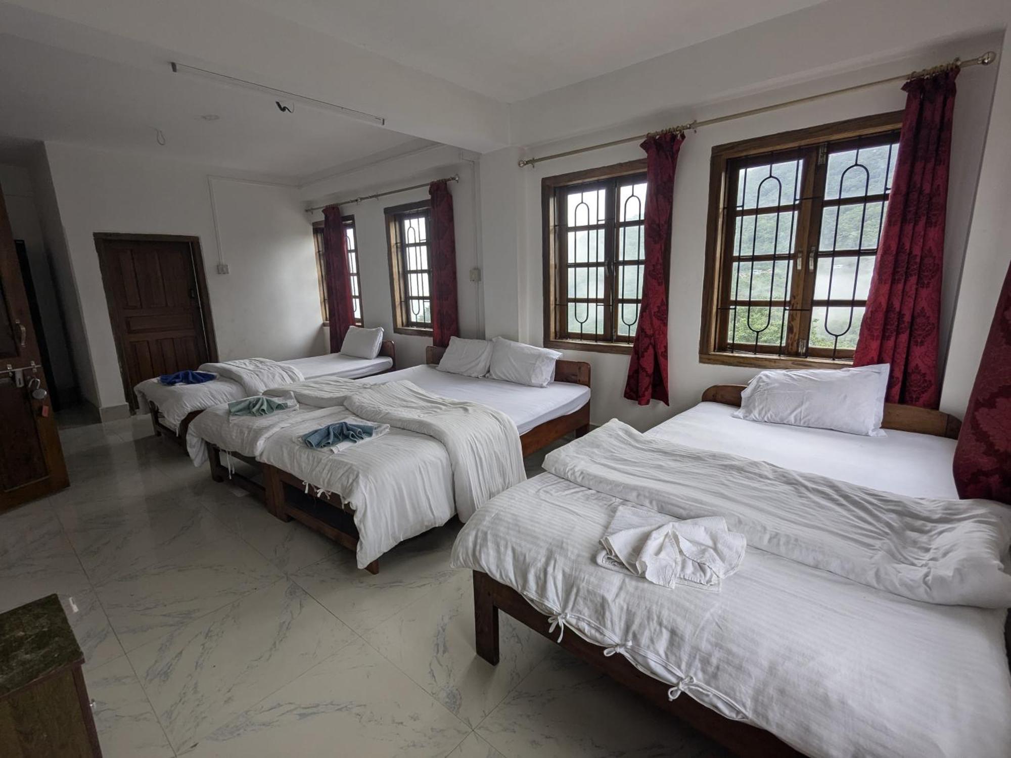Dovipie Inn Kohima Exteriér fotografie