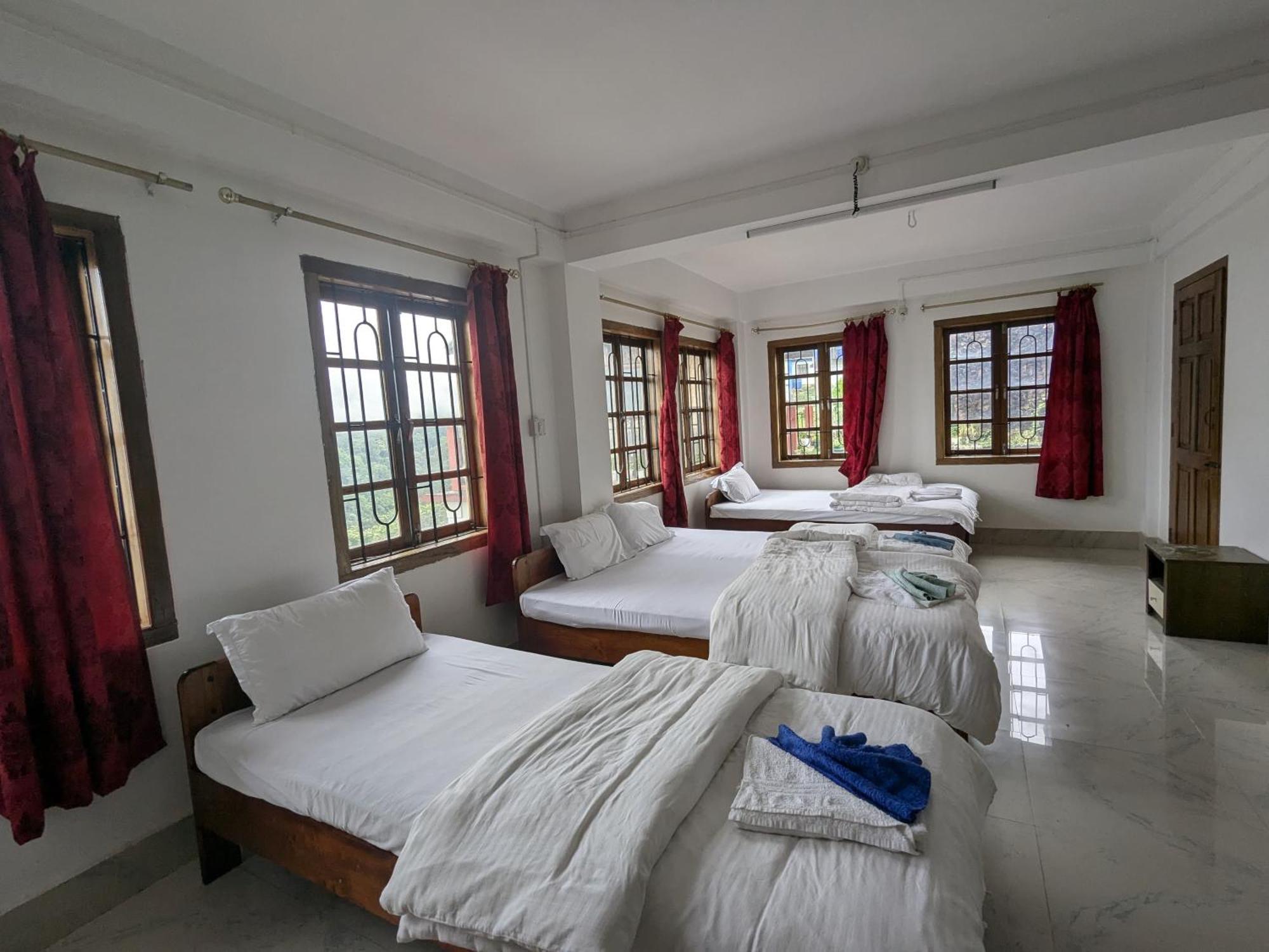 Dovipie Inn Kohima Exteriér fotografie